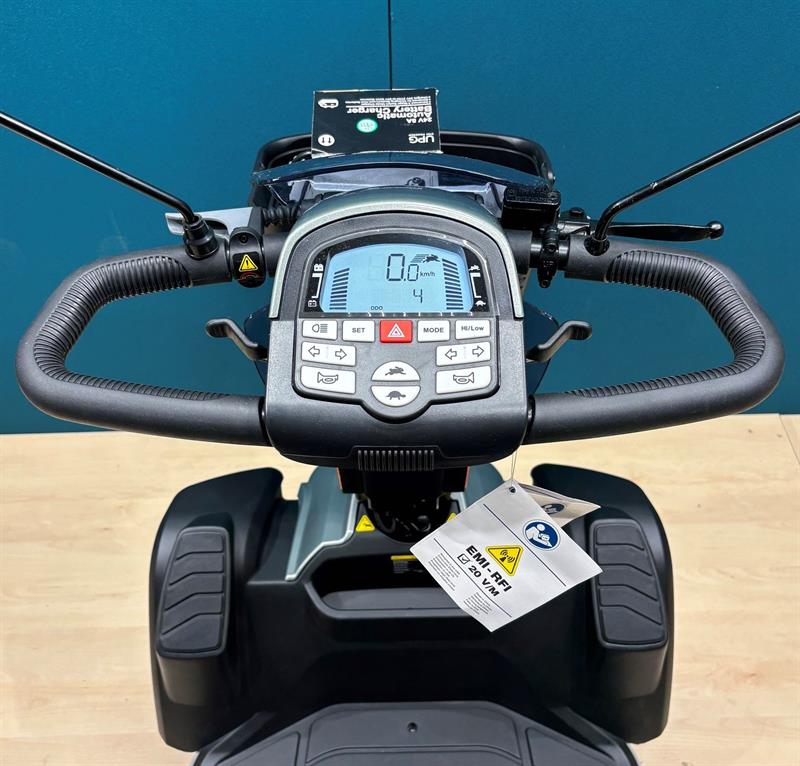 PRIDE Victory XL 140 LCD Premium Elektromobil • 4-Rad Seniorenmobil • 15 KM/H