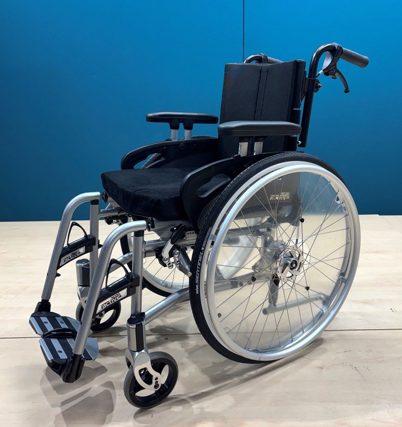 Meyra ZX3 Adaptivrollstuhl • Aktiv- Rollstuhl mit Trommelbremse • SB 34 cm