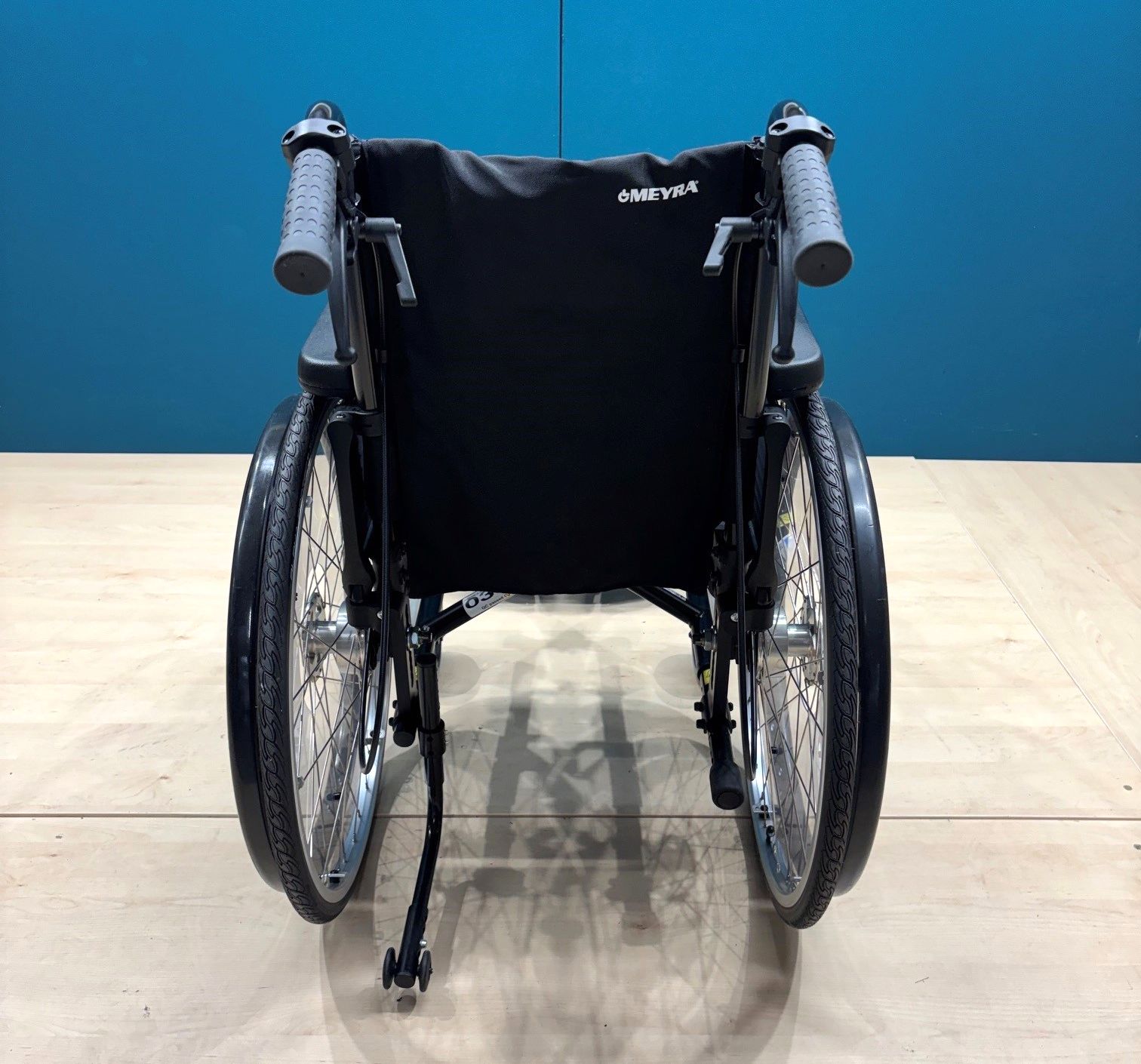 Meyra Avanti 1.736 Adaptivrollstuhl • Aktiv- Rollstuhl • Sitzbreite 38 cm