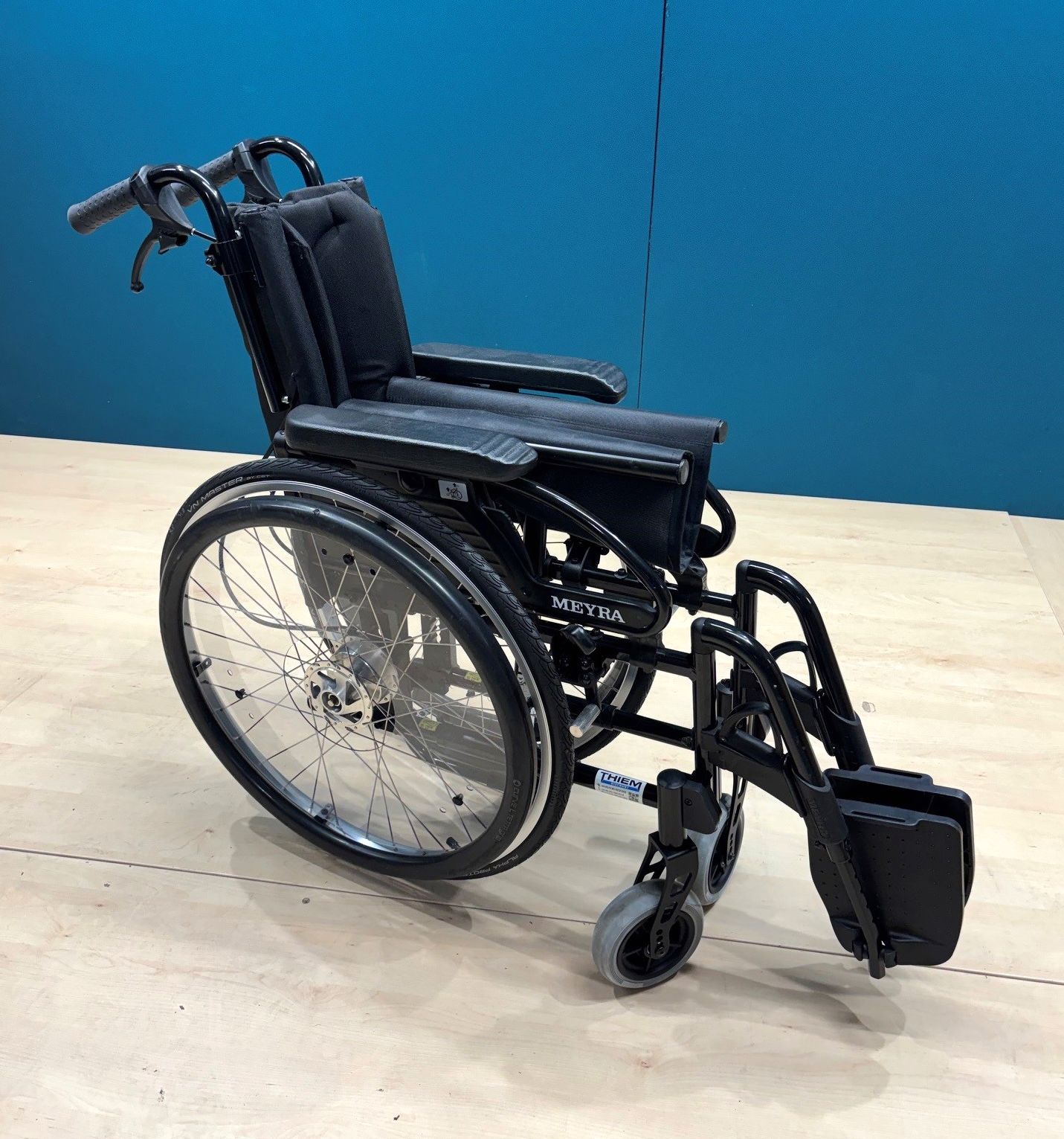 Meyra Avanti 1.736 Adaptivrollstuhl • Aktiv- Rollstuhl • Sitzbreite 38 cm