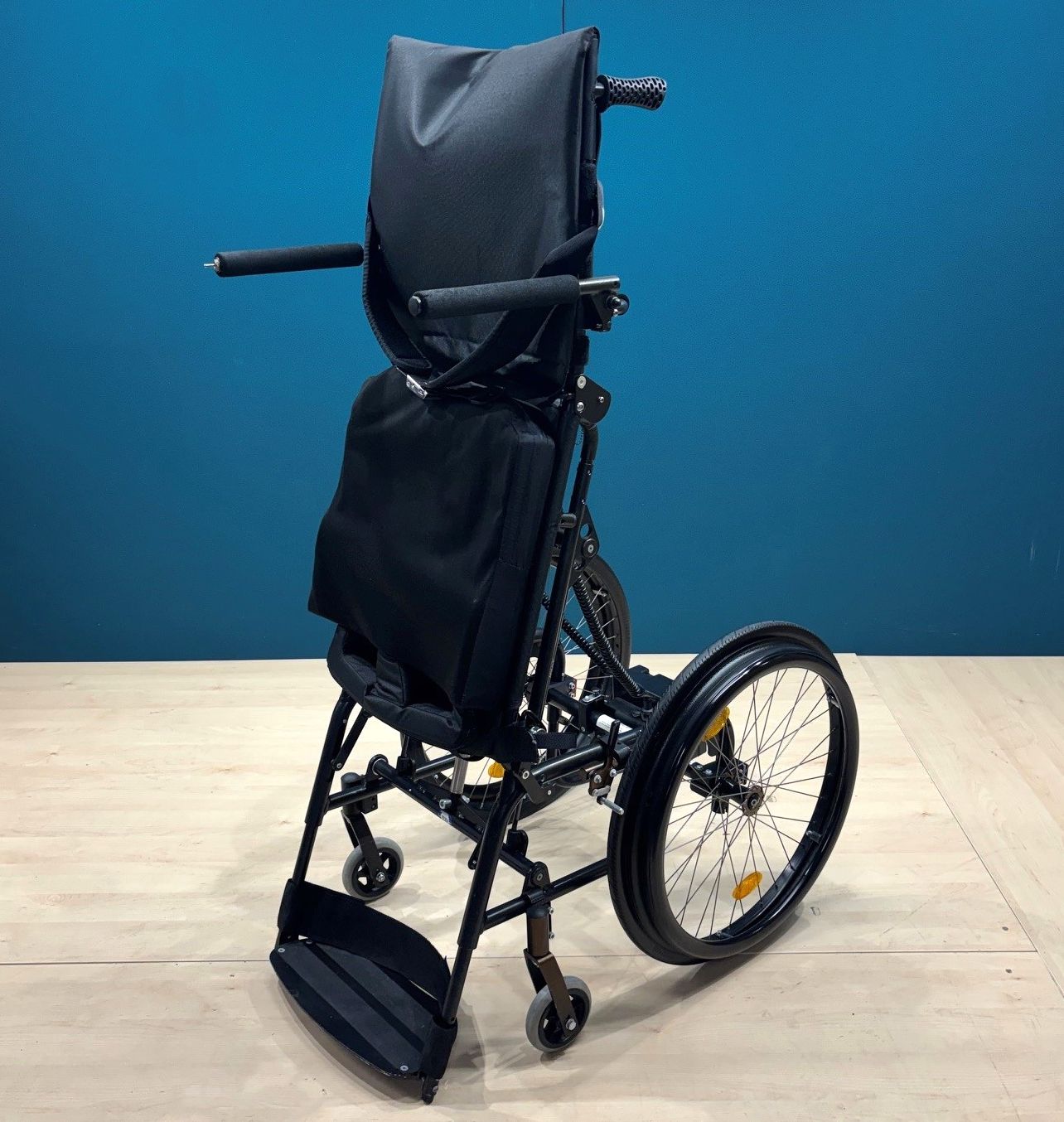 LEVO LCEV Aufricht- & Stehrollstuhl • Adaptivrollstuhl • Rollstuhl • SB 45 cm