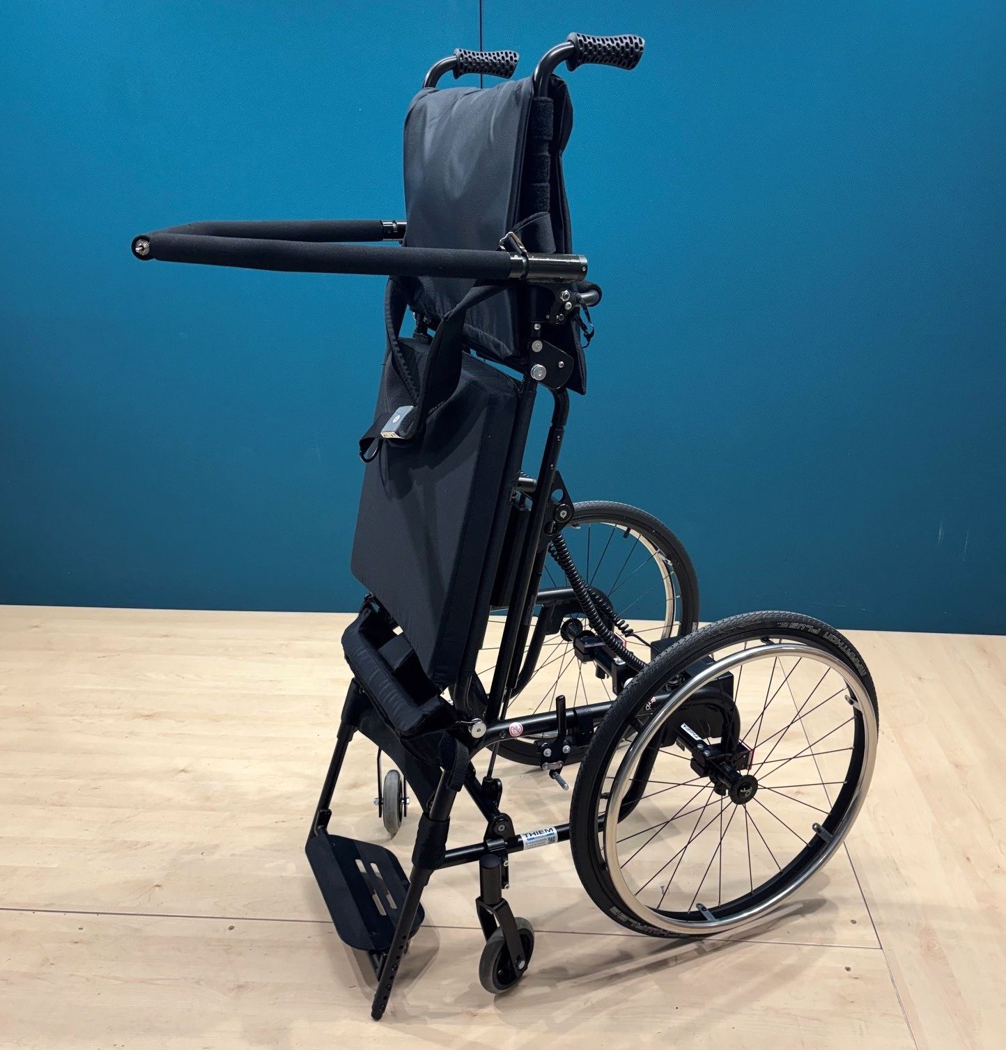 LEVO LCEV Aufricht- & Stehrollstuhl • Adaptivrollstuhl • Rollstuhl • SB 45 cm