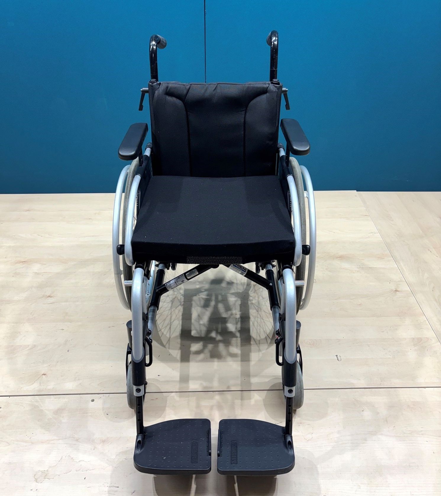 Meyra Avanti 1.736 Adaptivrollstuhl • Aktiv- Rollstuhl • Sitzbreite 40 cm