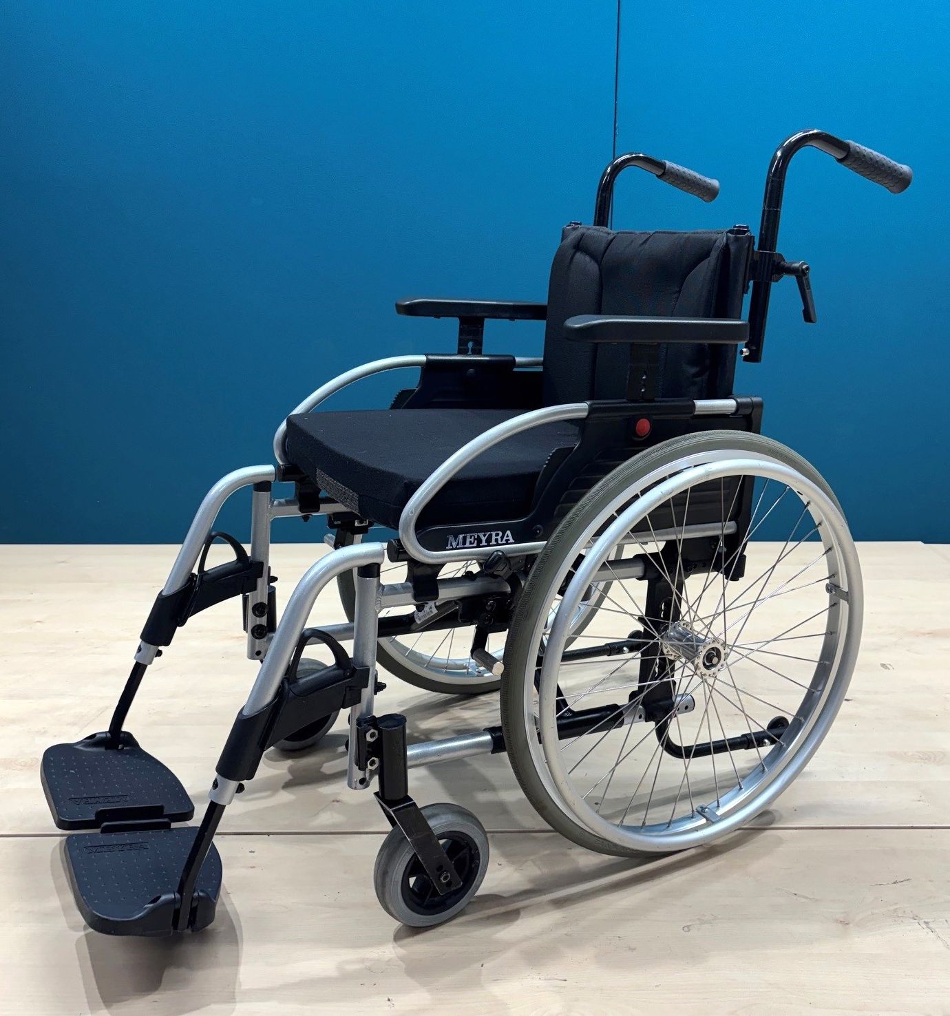 Meyra Avanti 1.736 Adaptivrollstuhl • Aktiv- Rollstuhl • Sitzbreite 40 cm