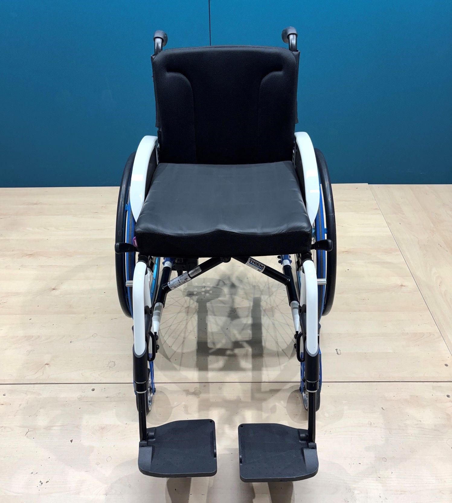 Meyra Avanti 1.736 Adaptivrollstuhl • Aktiv- Rollstuhl • Sitzbreite 42 cm