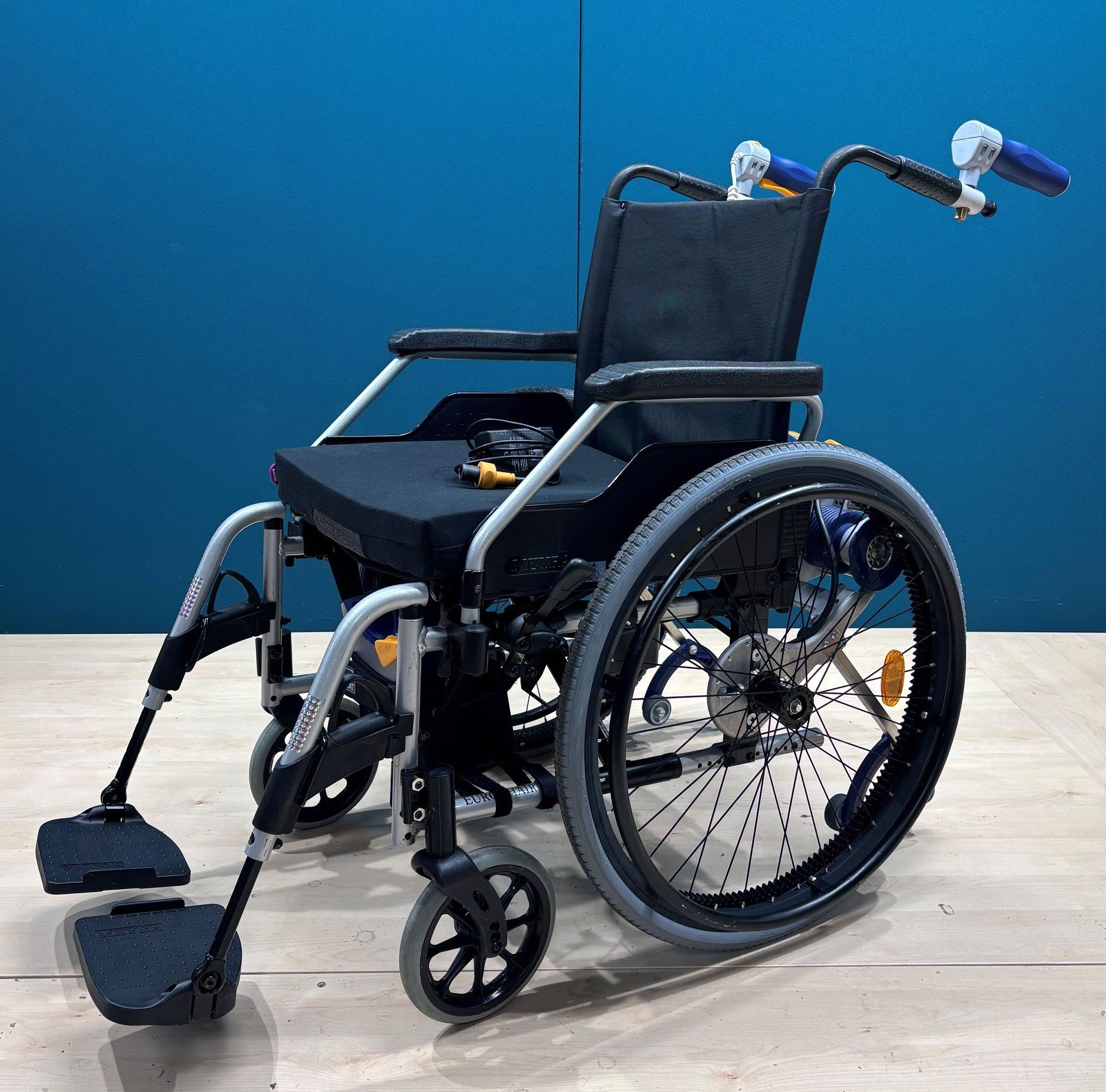 AAT Alber V-MAX Brems- & Schiebehilfe im Set mit Falt- Rollstuhl • SB 46 cm