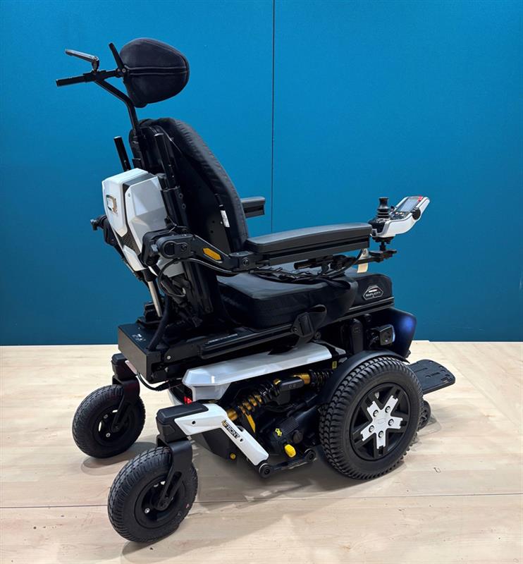 PRIDE QUANTUM 4Front Elektrorollstuhl mit Sitzhub & Liegefunktion • 6 KM/H