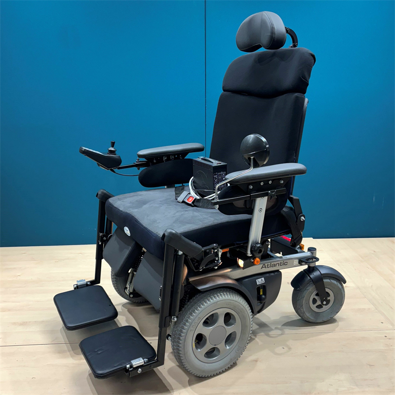 Handicare Atlantic Elektrorollstuhl mit Liegefunktion • SB 65 cm • 6 KM/H