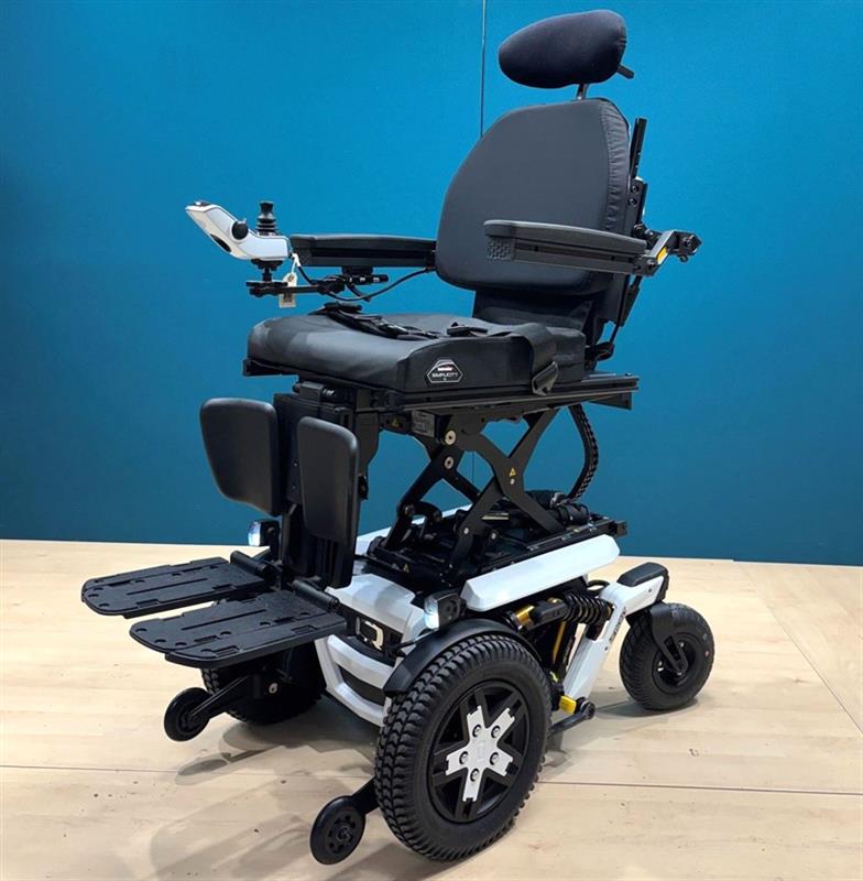 PRIDE QUANTUM 4Front Elektrorollstuhl mit Sitzhub & Liegefunktion • 6 KM/H
