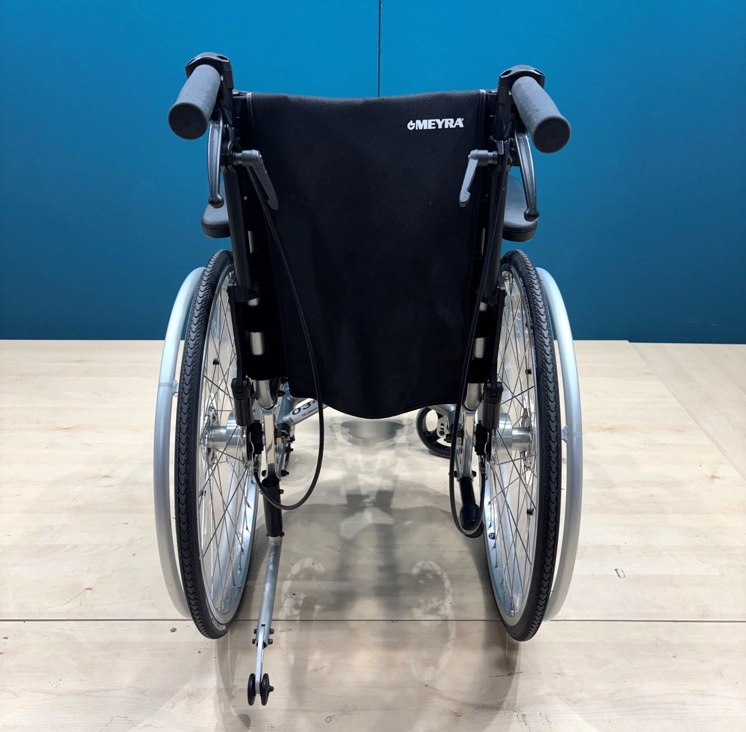 Meyra ZX3 Adaptivrollstuhl • Aktiv- Rollstuhl mit Trommelbremse • SB 34 cm