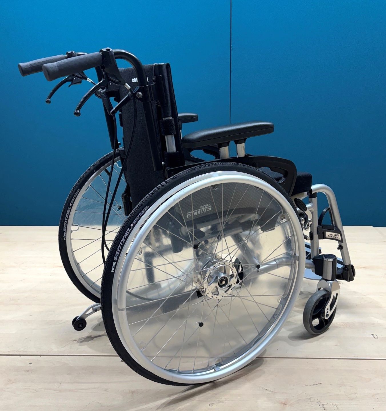 Meyra ZX3 Adaptivrollstuhl • Aktiv- Rollstuhl mit Trommelbremse • SB 34 cm