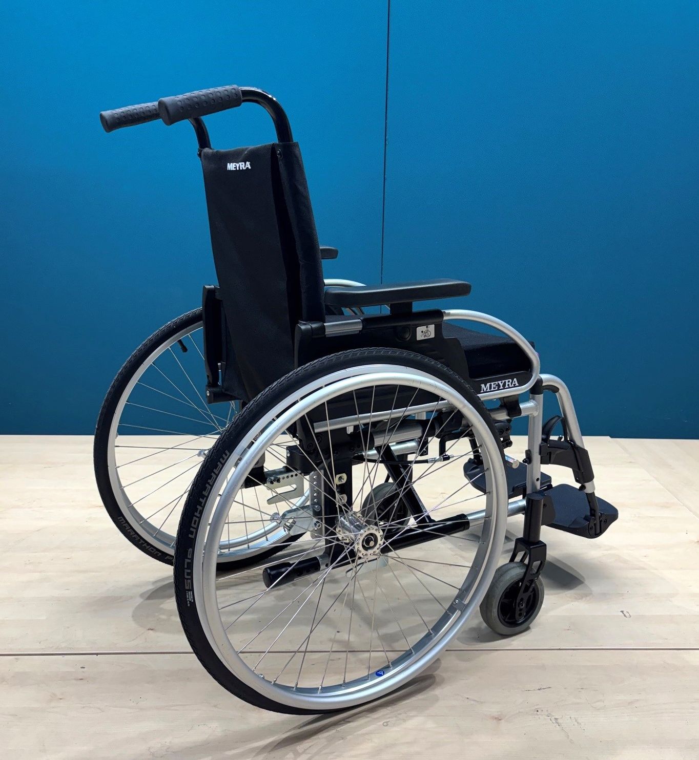 Meyra Avanti 1.736 Adaptivrollstuhl • Aktiv- Rollstuhl • Sitzbreite 40 cm