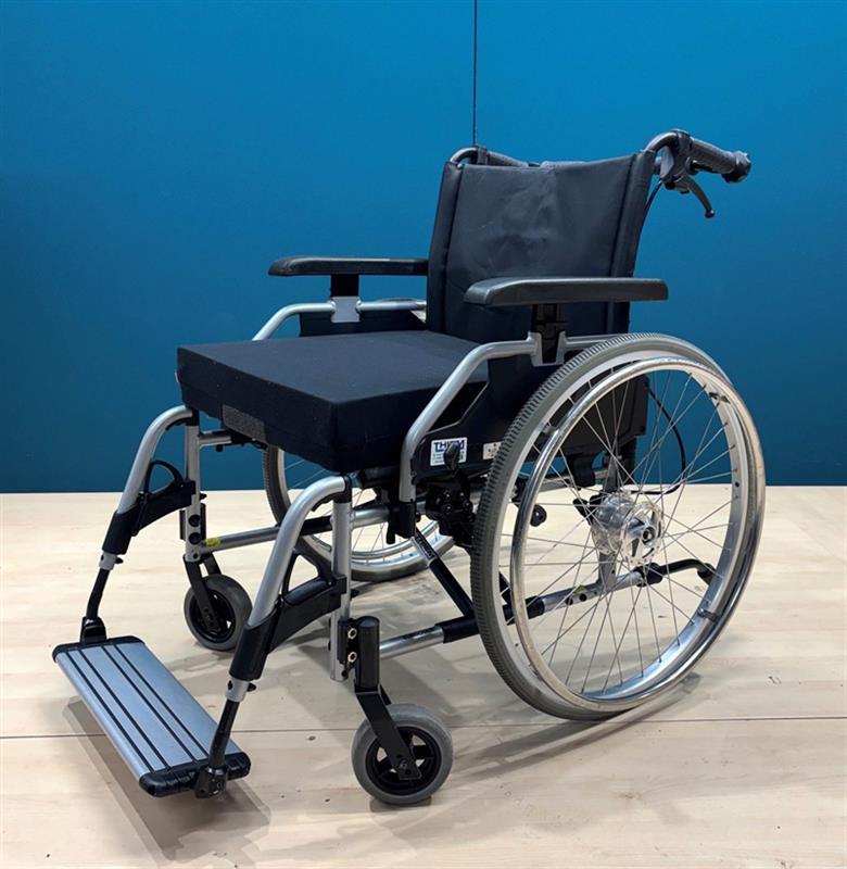 Meyra Eurochair² Faltrollstuhl • XXL Rollstuhl mit Trommelbremse • SB 53 cm