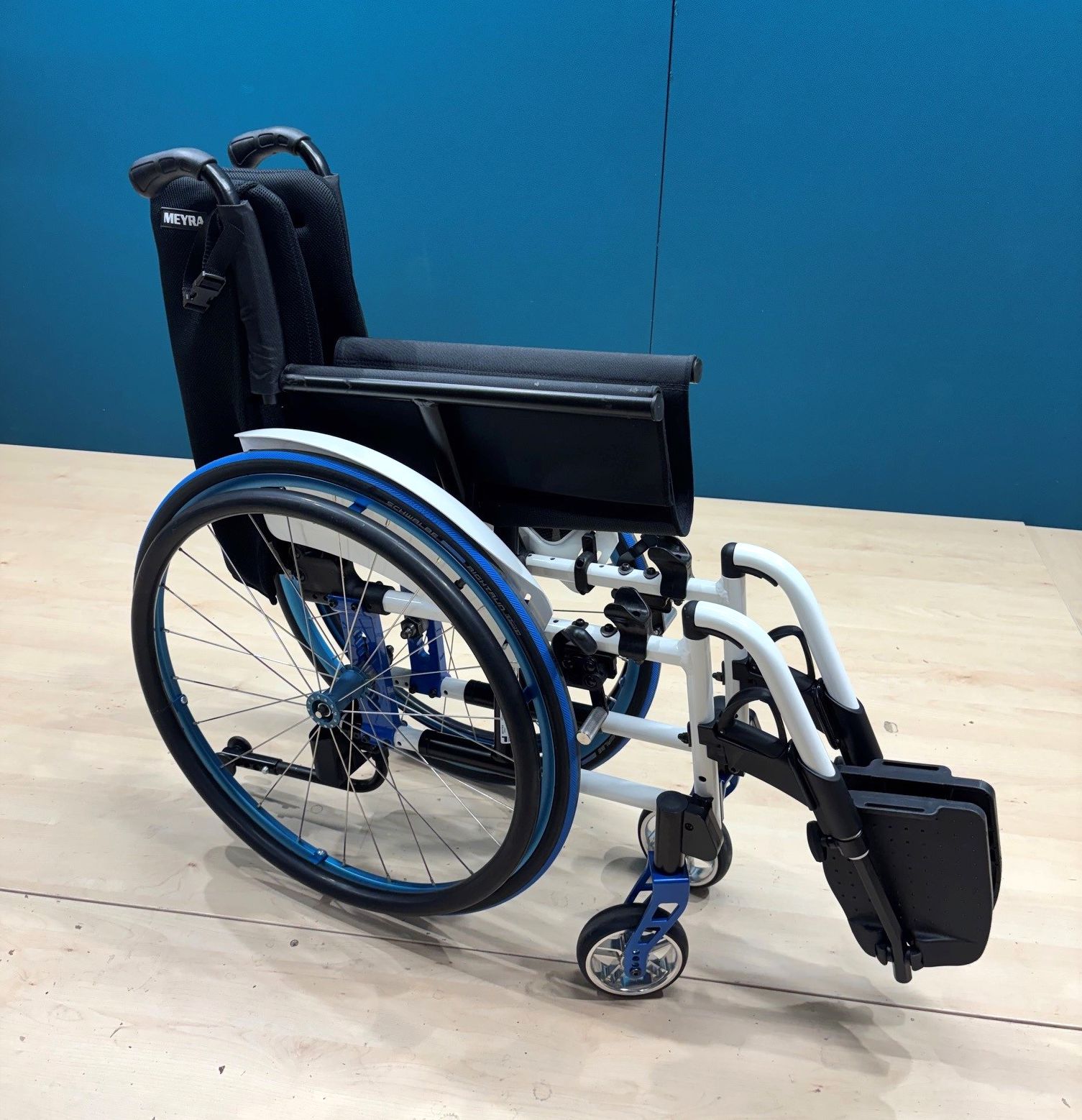 Meyra Avanti 1.736 Adaptivrollstuhl • Aktiv- Rollstuhl • Sitzbreite 42 cm