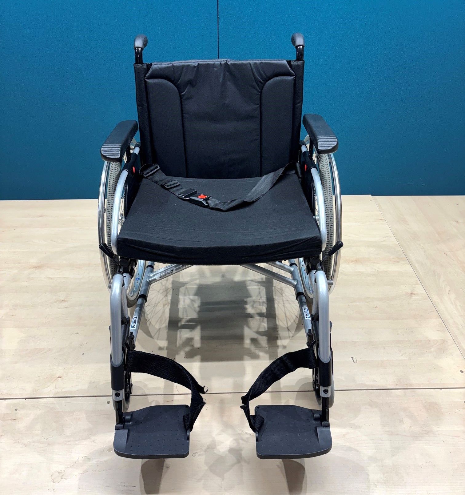Meyra Avanti 1.736 Adaptivrollstuhl • Aktiv- Rollstuhl • Sitzbreite 53 cm