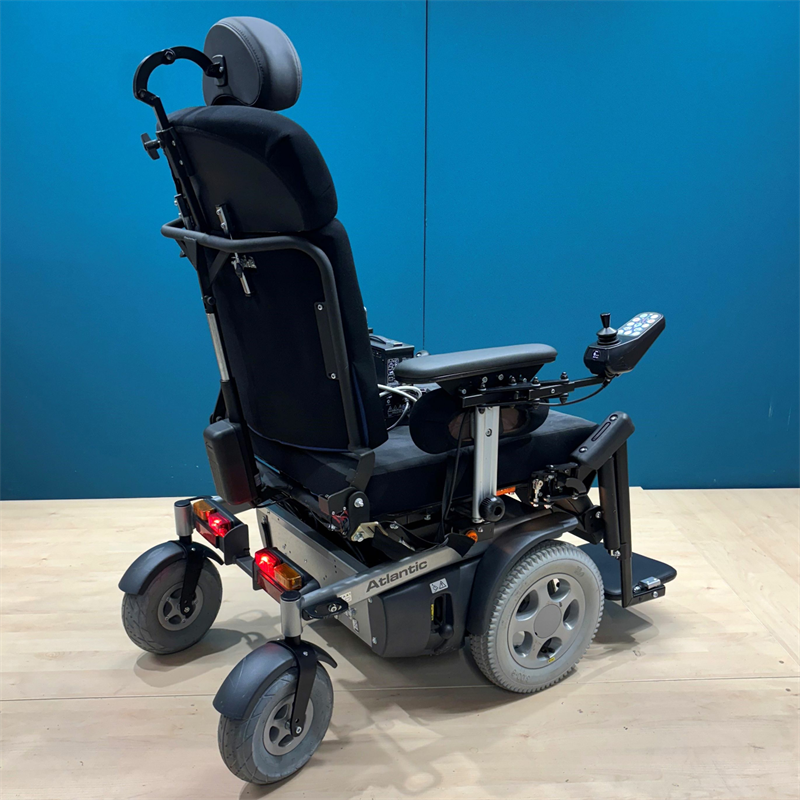 Handicare Atlantic Elektrorollstuhl mit Liegefunktion • SB 65 cm • 6 KM/H