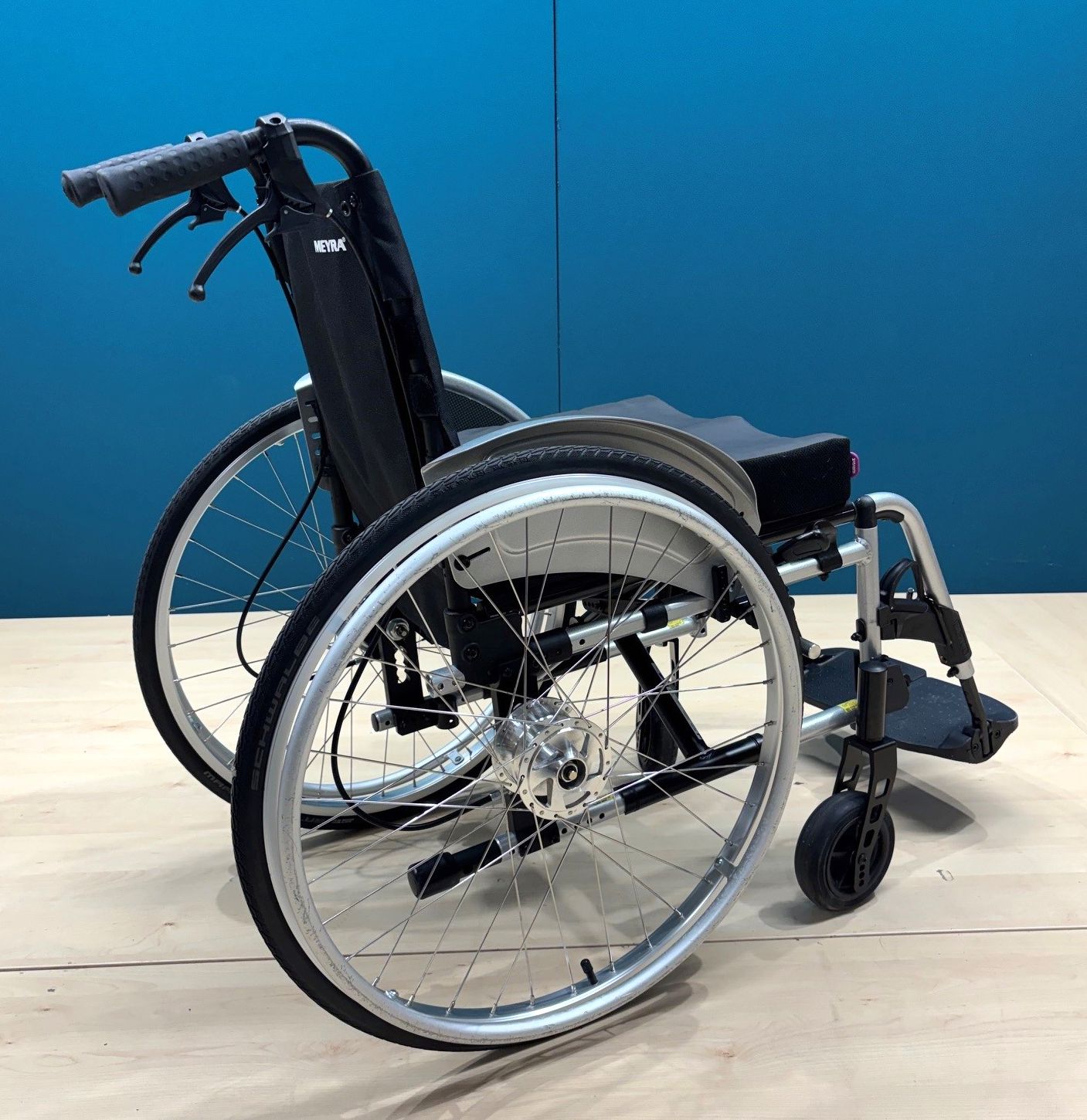 Meyra Avanti 1.736 Adaptivrollstuhl • Aktiv- Rollstuhl • Sitzbreite 38 cm