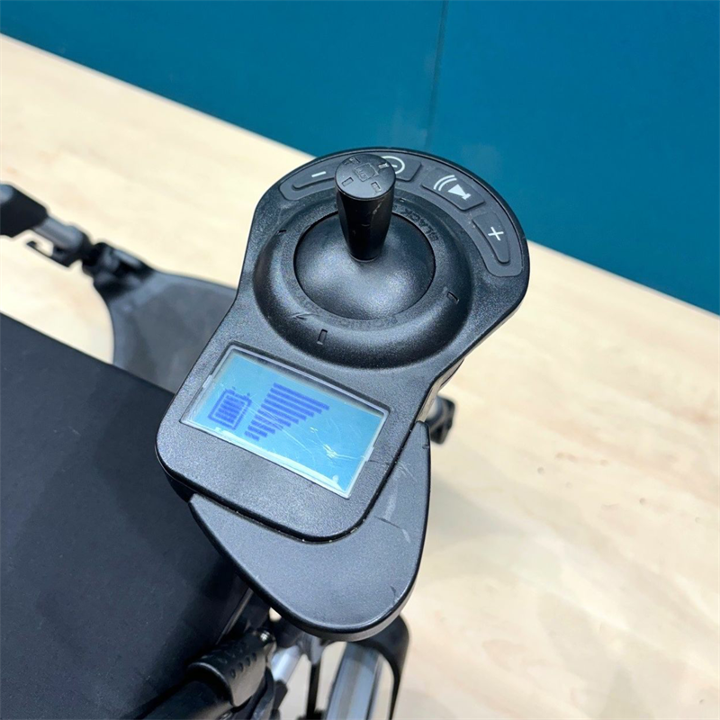 AAT Alber Solo B Elektroantrieb im Set mit Rollstuhl • Sitzbreite 43 cm