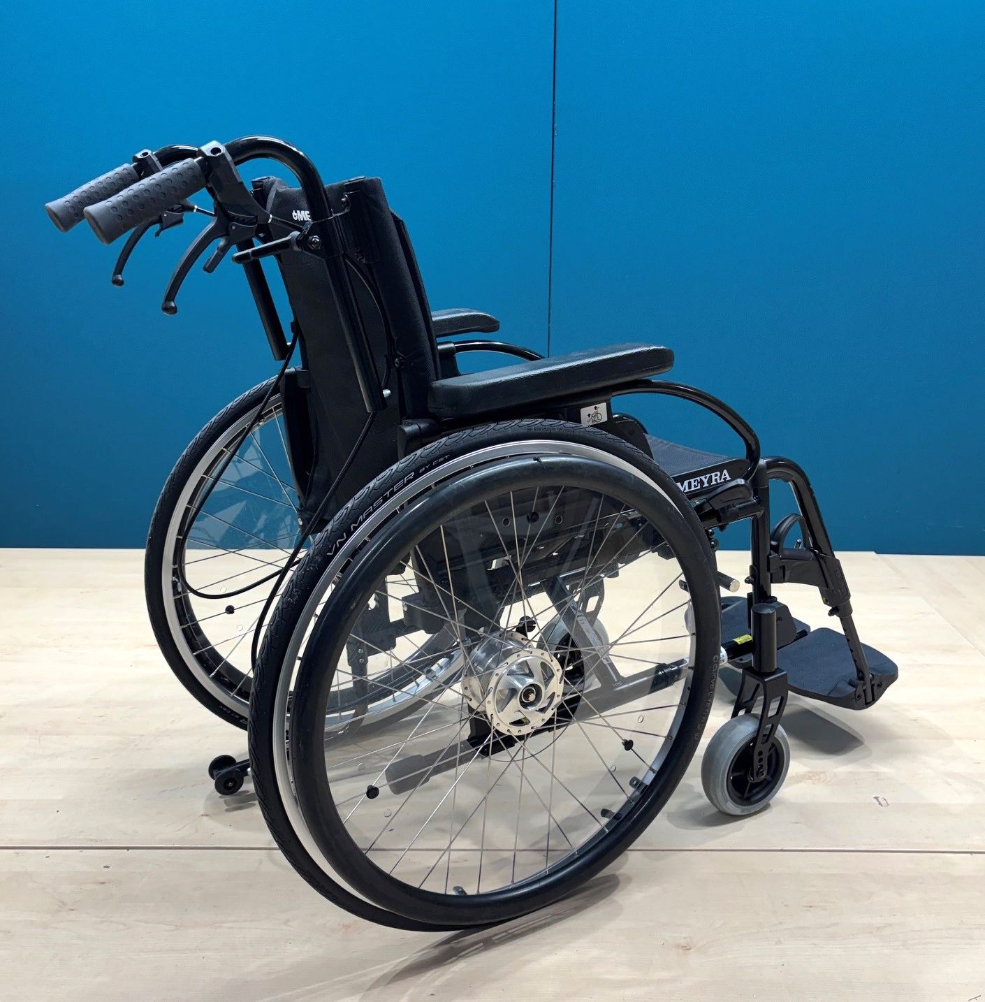 Meyra Avanti 1.736 Adaptivrollstuhl • Aktiv- Rollstuhl • Sitzbreite 38 cm