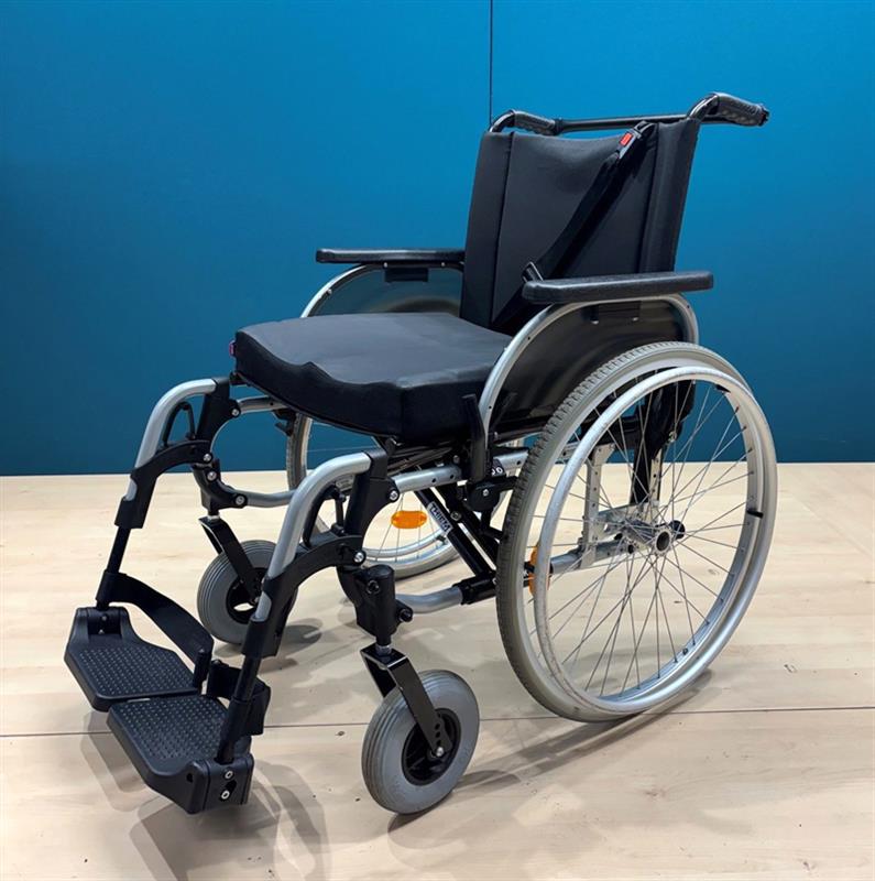 Otto Bock Start M4 XXL Leichtgewichtrollstuhl • Rollstuhl • Sitzbreite 51 cm