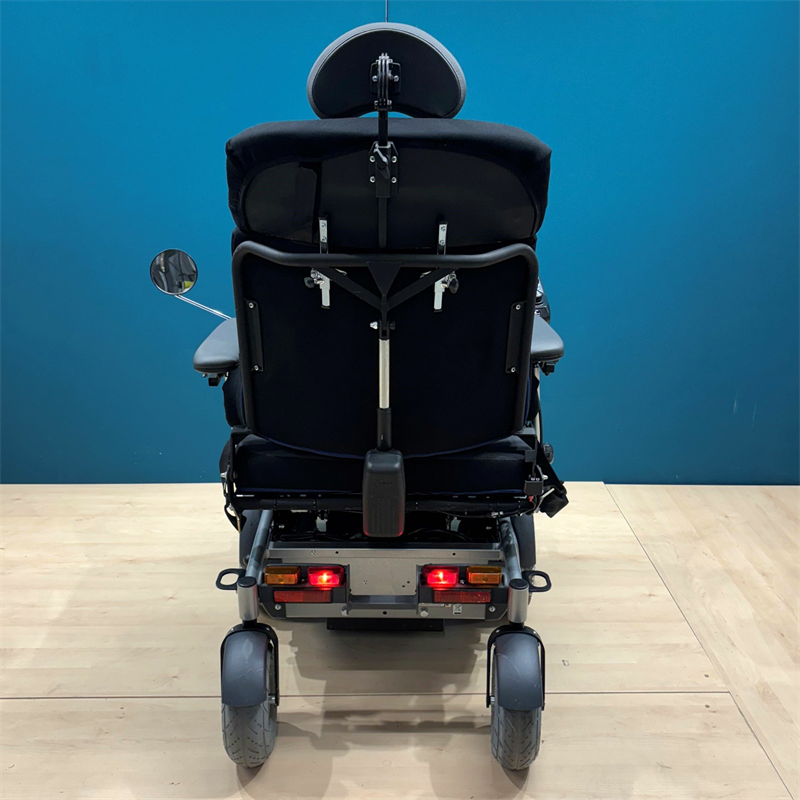 Handicare Atlantic Elektrorollstuhl mit Liegefunktion • SB 65 cm • 6 KM/H