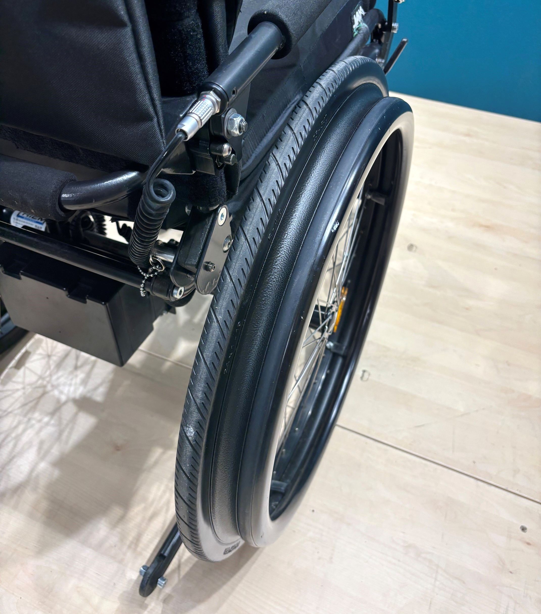 LEVO LCEV Aufricht- & Stehrollstuhl • Adaptivrollstuhl • Rollstuhl • SB 45 cm