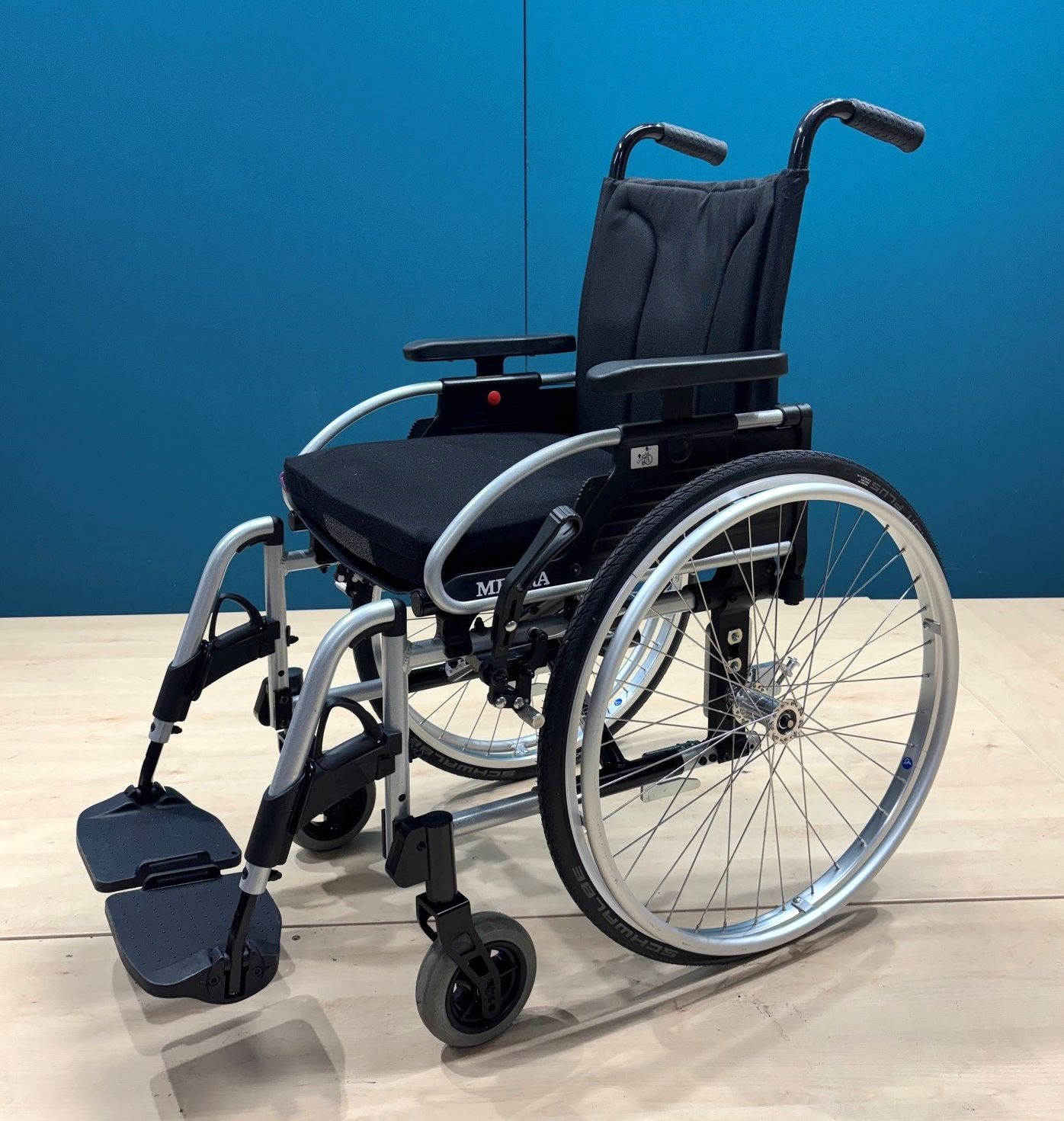 Meyra Avanti 1.736 Adaptivrollstuhl • Aktiv- Rollstuhl • Sitzbreite 40 cm