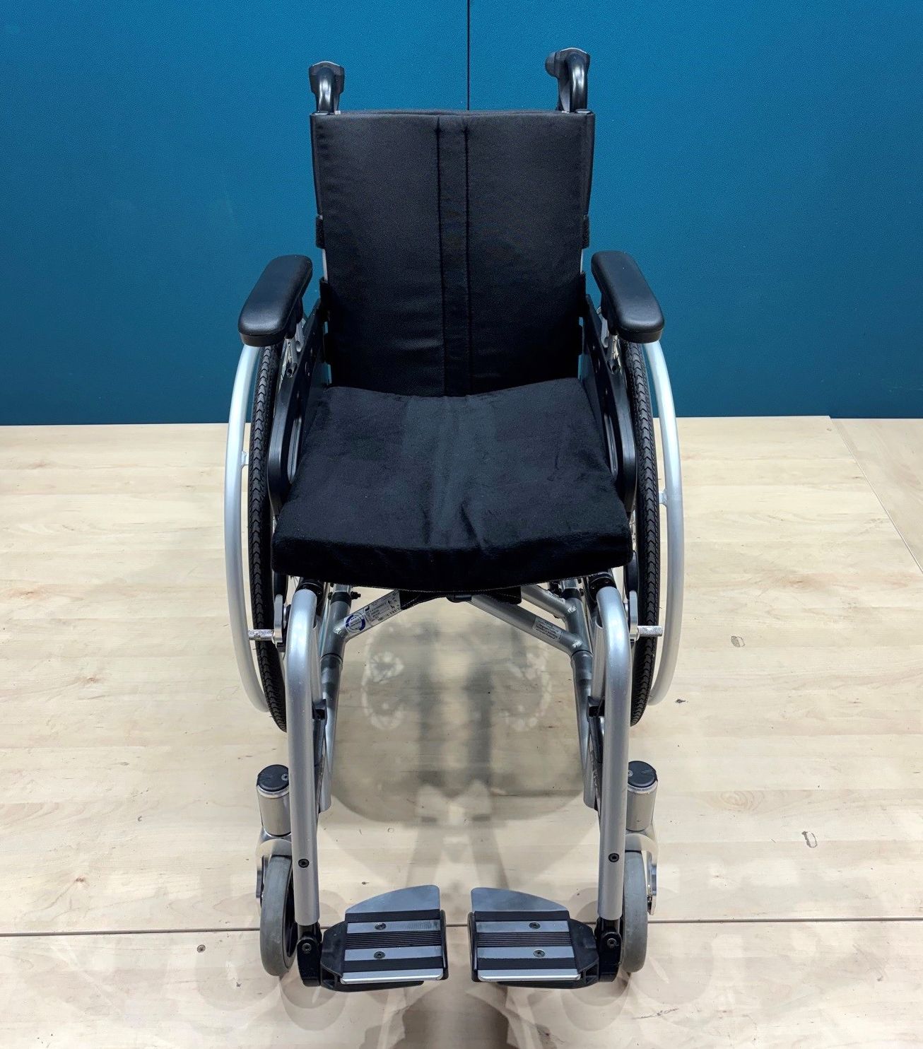 Meyra ZX3 Adaptivrollstuhl • Aktiv- Rollstuhl mit Trommelbremse • SB 34 cm