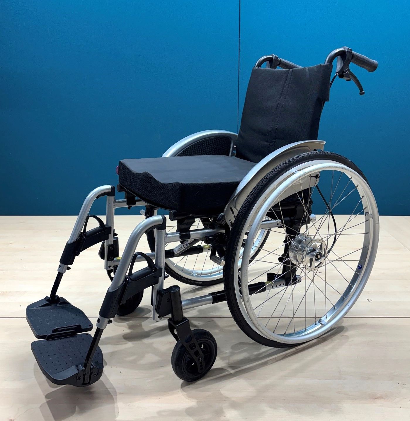 Meyra Avanti 1.736 Adaptivrollstuhl • Aktiv- Rollstuhl • Sitzbreite 38 cm