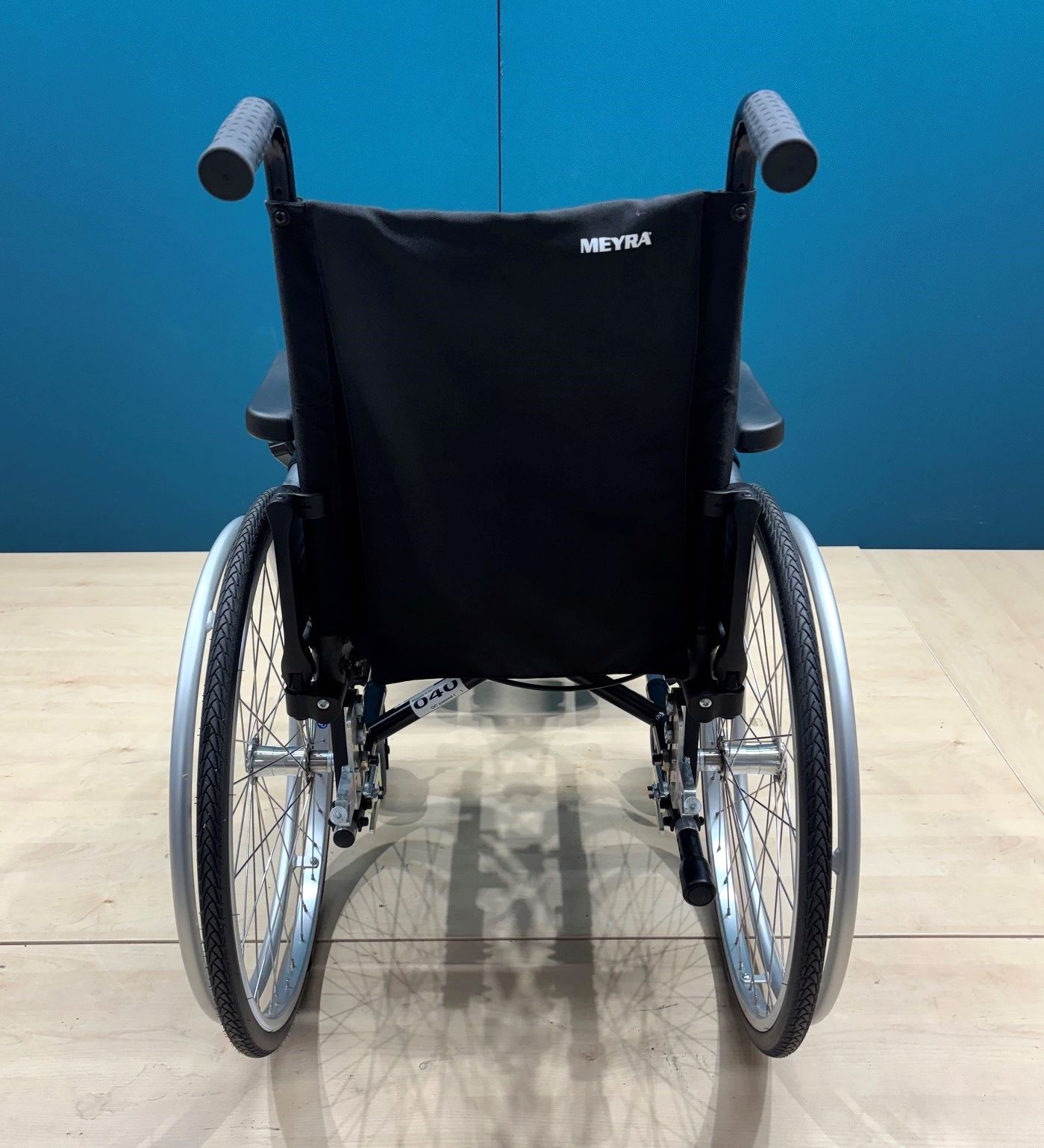 Meyra Avanti 1.736 Adaptivrollstuhl • Aktiv- Rollstuhl • Sitzbreite 40 cm