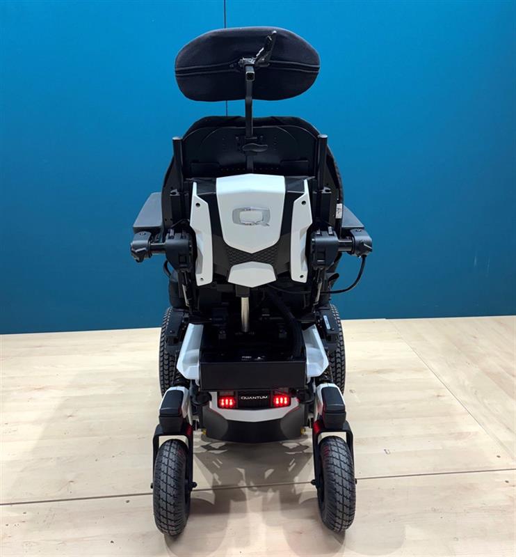 PRIDE QUANTUM 4Front Elektrorollstuhl mit Sitzhub & Liegefunktion • 6 KM/H