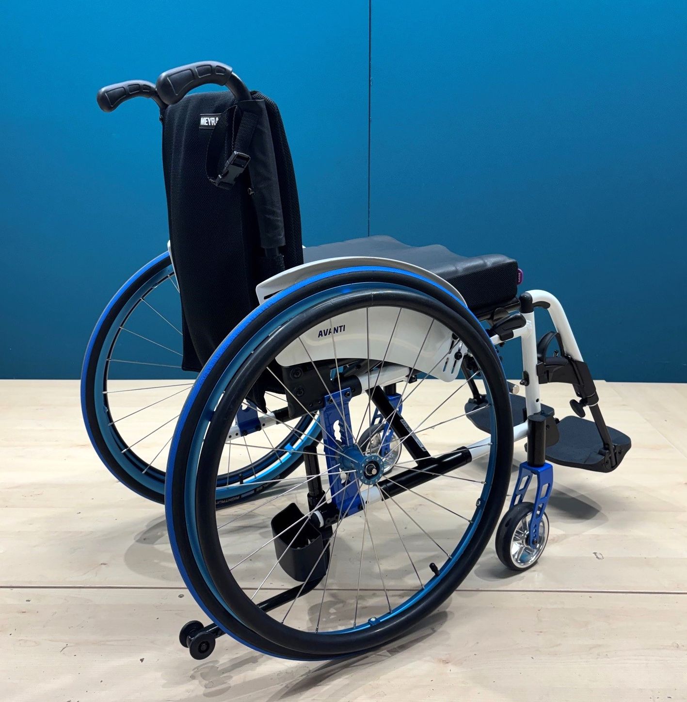 Meyra Avanti 1.736 Adaptivrollstuhl • Aktiv- Rollstuhl • Sitzbreite 42 cm
