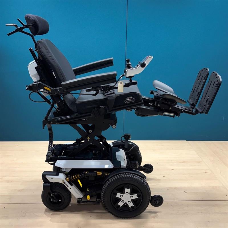 PRIDE QUANTUM 4Front Elektrorollstuhl mit Sitzhub & Liegefunktion • 6 KM/H