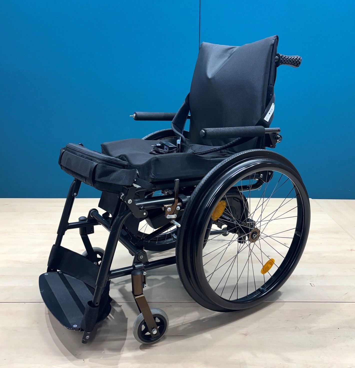 LEVO LCEV Aufricht- & Stehrollstuhl • Adaptivrollstuhl • Rollstuhl • SB 45 cm