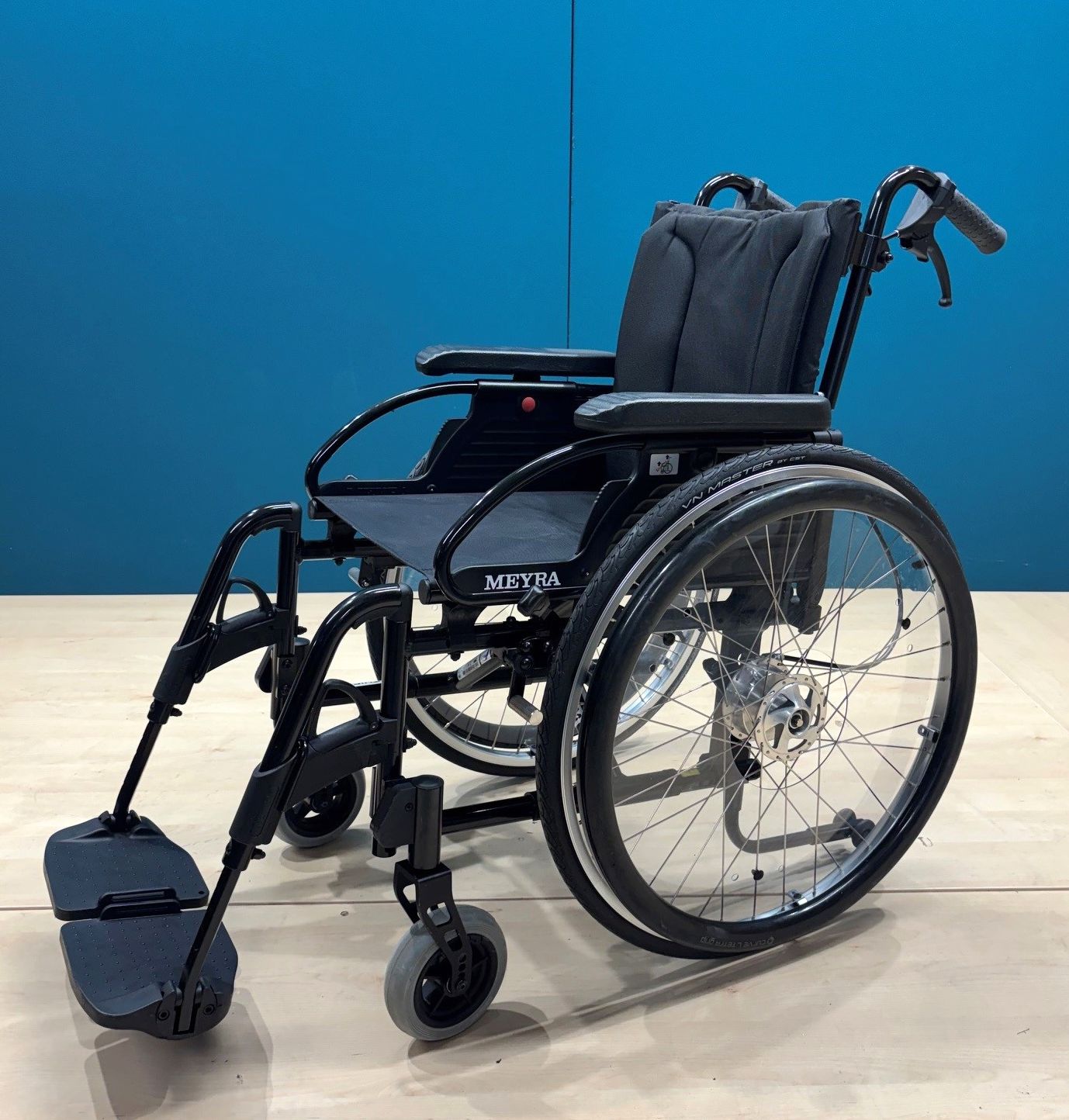 Meyra Avanti 1.736 Adaptivrollstuhl • Aktiv- Rollstuhl • Sitzbreite 38 cm