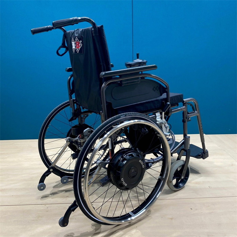 AAT Alber Solo B Elektroantrieb im Set mit Rollstuhl • Sitzbreite 43 cm