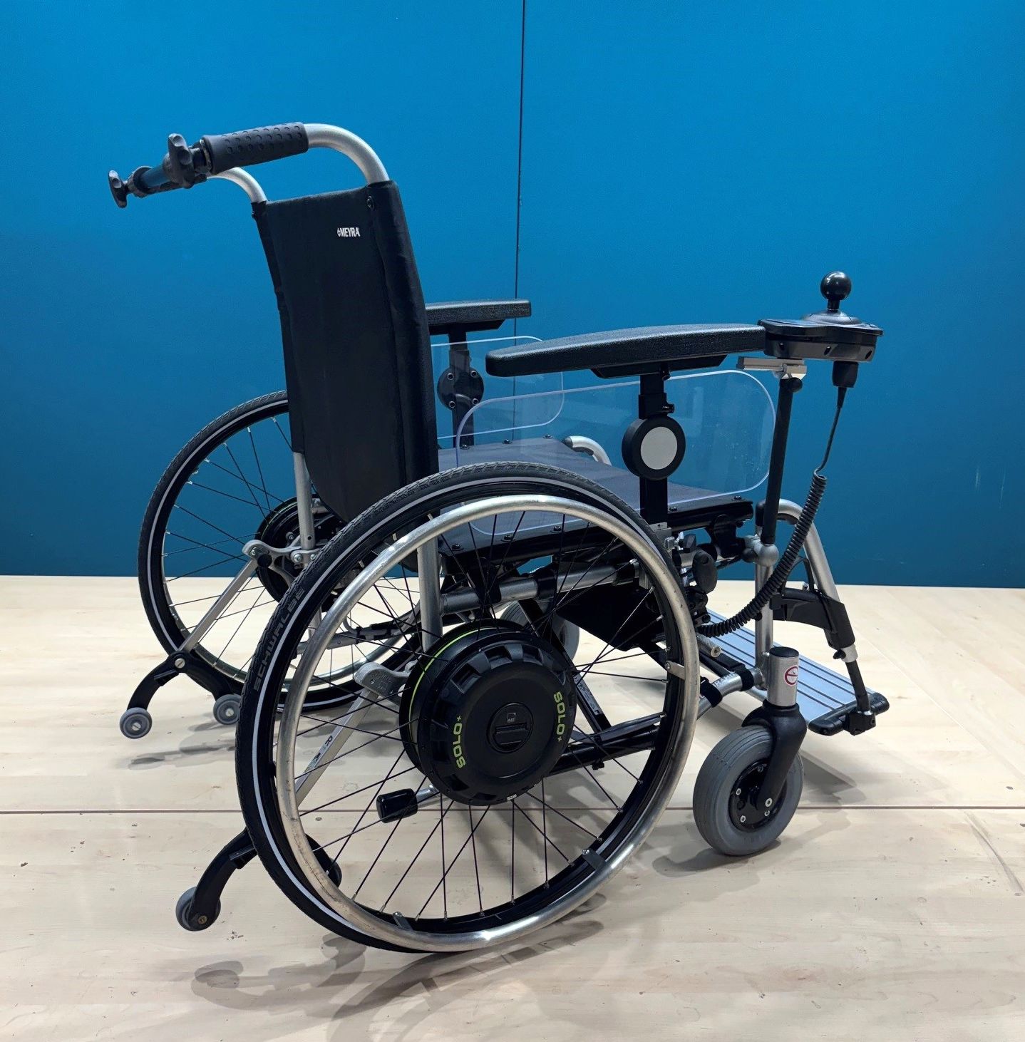 AAT Alber Solo+ Black Edition Elektroantrieb mit XXL Rollstuhl • SB 60 cm